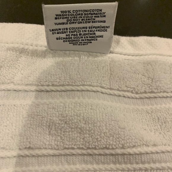 Guest towel set white Lacoste towel set. - Picture 5 of 9